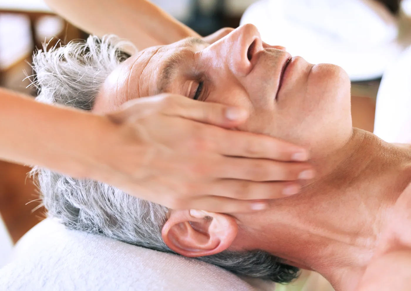 Behandling för honom