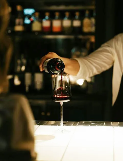 Exklusive guidad vinvandring i Gamla Stan | Stockholm